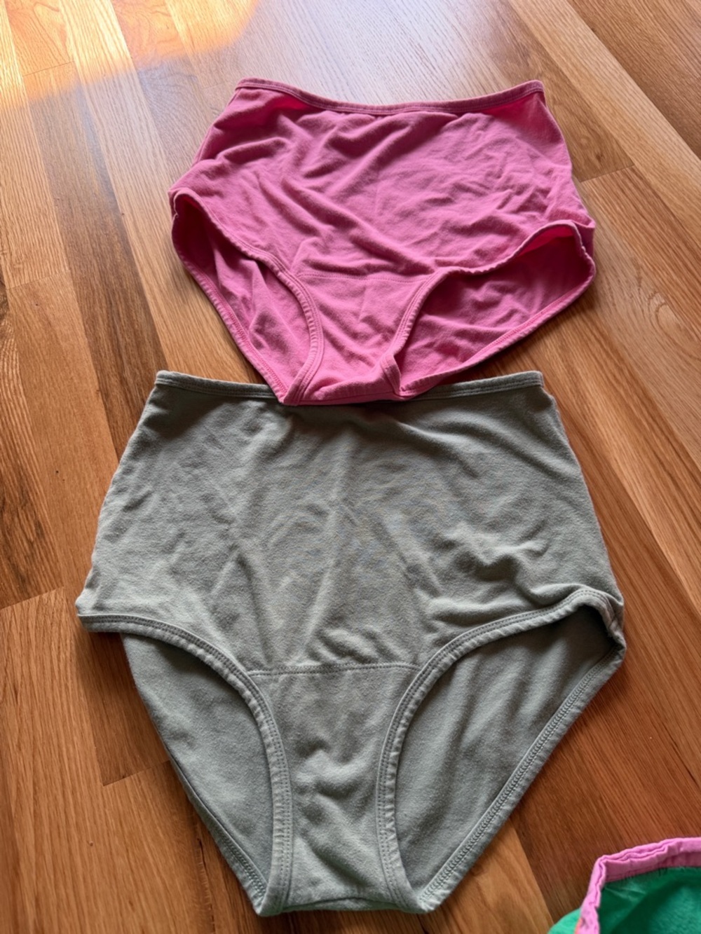 Lot of 2 ARQ high waisted bottoms M sage green and pink